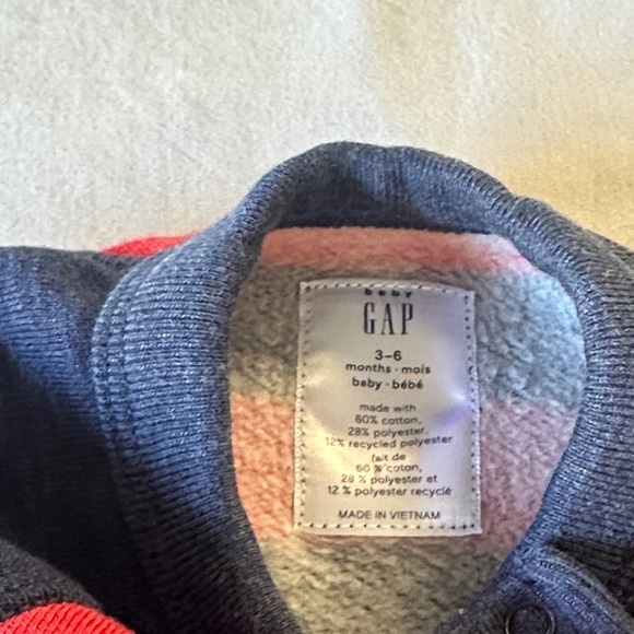 GAP - LIKE NEW - Red and Navy Striped Kids Footie Romper/jumpsuit - Picture 2 of 3